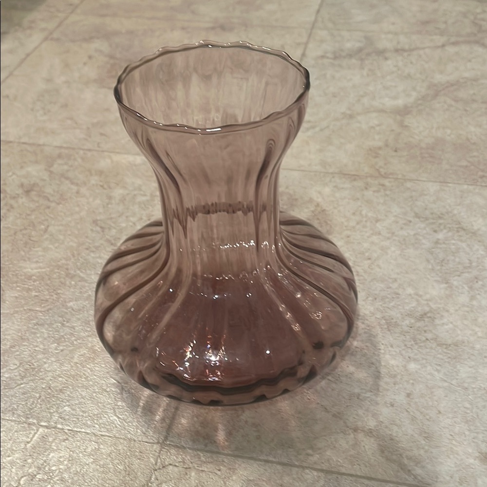 Vintage-Inspired Purple Ribbed Glass Vase